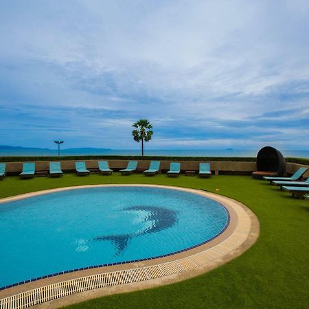 The Circle Residence Pantai Jomtien Luaran gambar