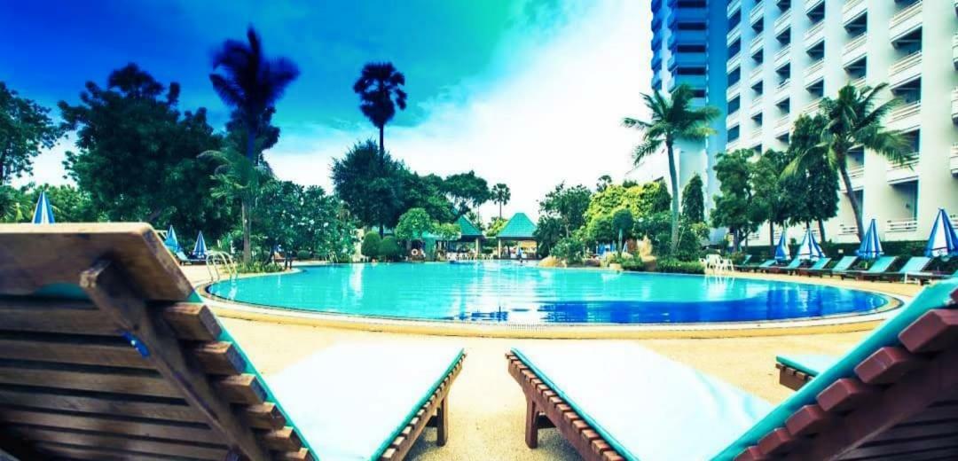 The Circle Residence Pantai Jomtien Luaran gambar